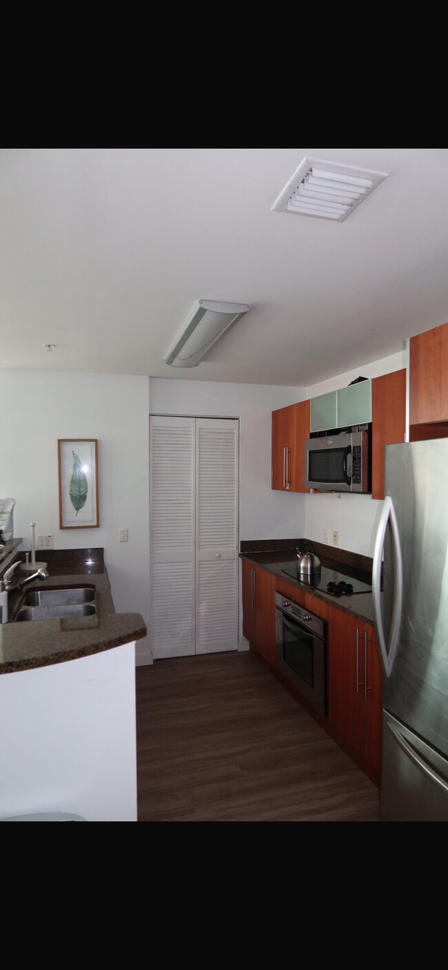 Building Photo - 300 S Biscayne Blvd