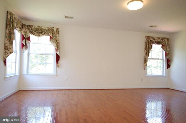 Foto del edificio - 1260 Colonial Park Dr