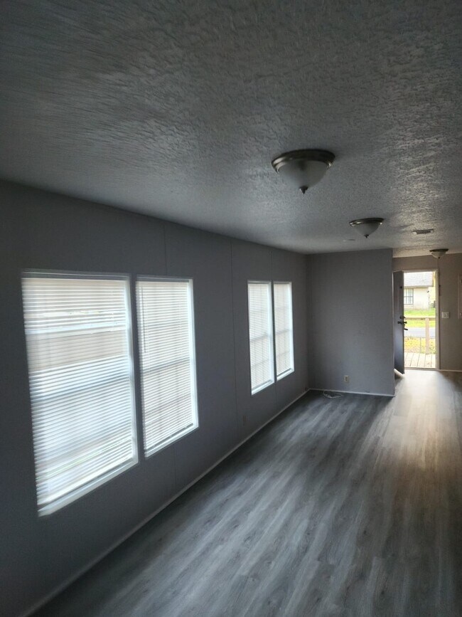 Foto del edificio - 314 W. Parker Ave, Bushnell