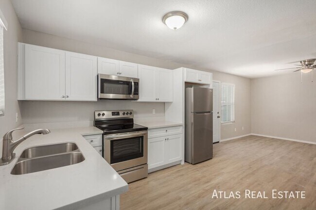 Foto del edificio - 1011 E Commonwealth Pl