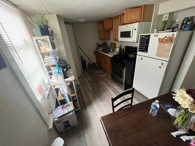 Kitchen - 773 Garrison Ave