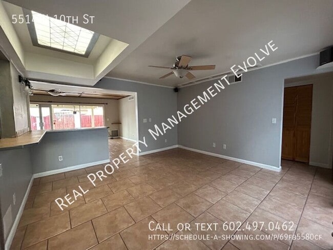 Building Photo - Great Location!