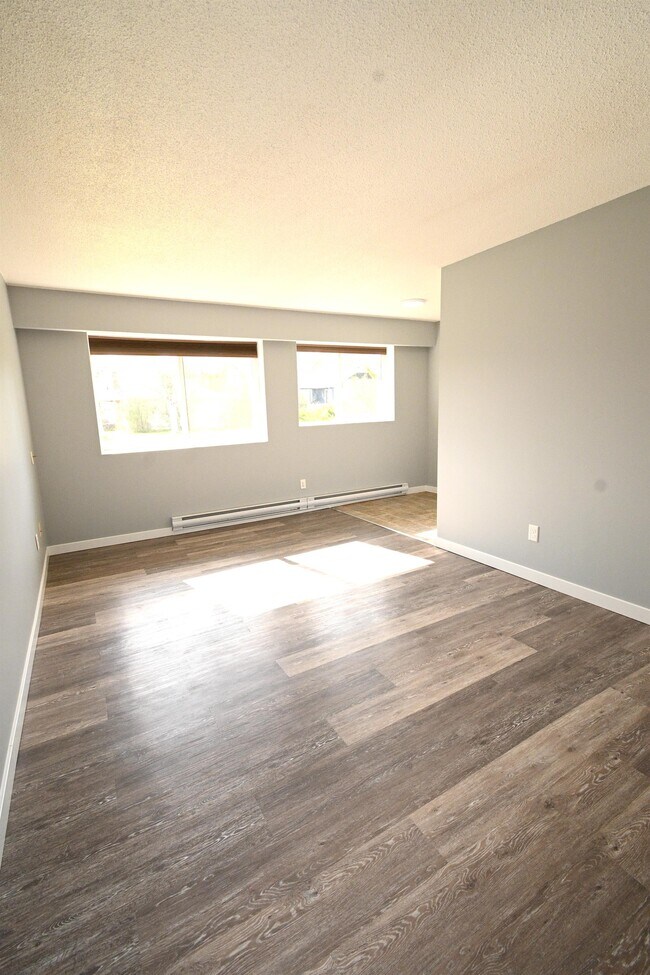 Building Photo - 626 Kinchant St
