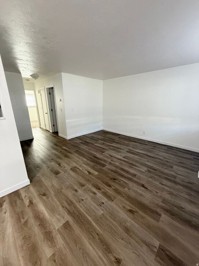 Building Photo - 1535 W 3395 S