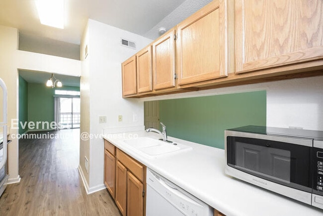 Foto del edificio - 7476 Singing Hills Dr