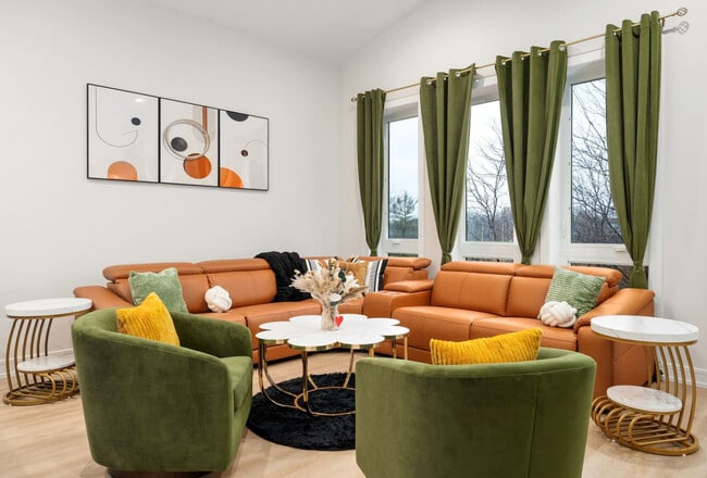 Building Photo - 3723 S Giles Ave