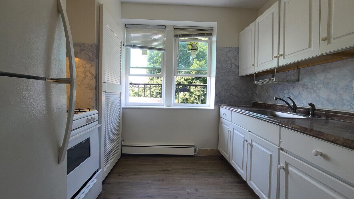Foto principal - 925 West Side Ave