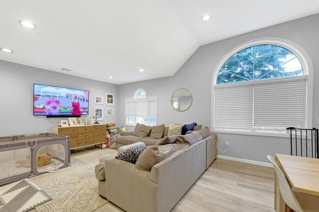 Building Photo - 594 Saddle River Rd