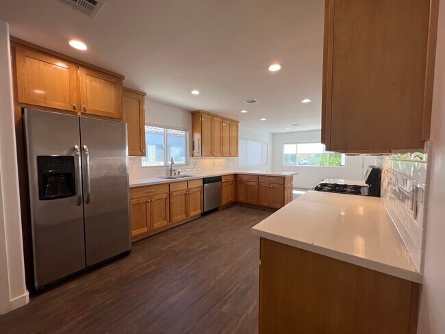 Foto del edificio - 3663 Edenhurst Ave