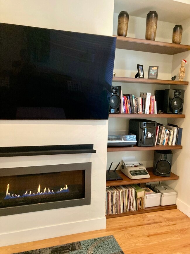 Cozy gas fireplace, built-in floating shelves - 2153 N Downing St