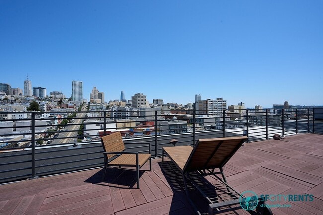 Polk Gulch: Modern 4th Floor Condo w/ in-unit W/D, Garage Parking & Shared Roof Deck - Polk Gulch: Modern 4th Floor Condo w/ in-unit W/D, Garage Parking & Shared Roof Deck