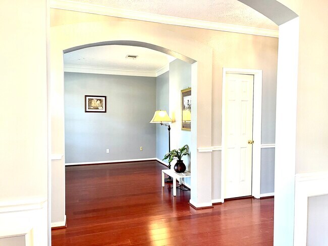 Foto del edificio - 6419 Sutter Park Ln