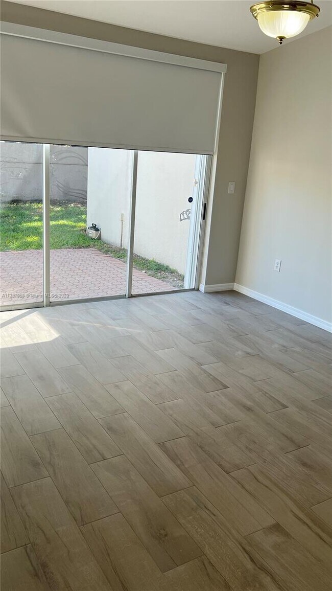 Foto del edificio - 10000 NW 43rd Terrace