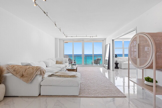 Foto del edificio - 5601 Collins Ave