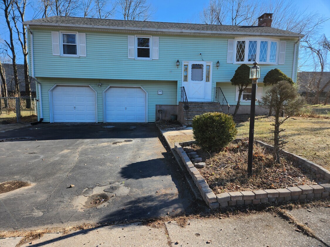 Primary Photo - 24 Echo Ln