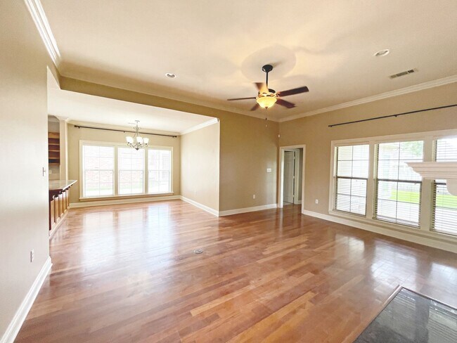 Foto del edificio - 10362 Hillmont Ave
