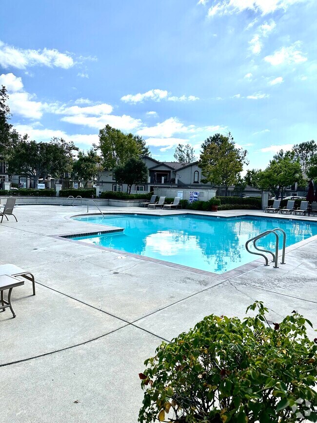 Apartments For Rent in Trabuco Canyon, CA with High Ceilings 1