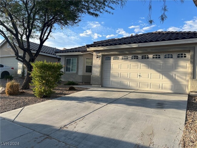 Building Photo - 5858 Sierra Medina Ave