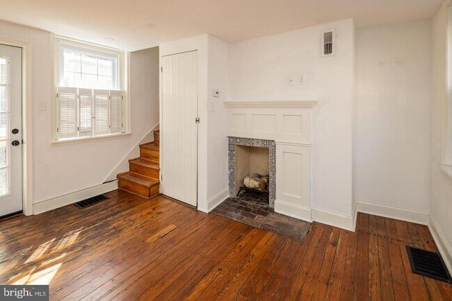 Building Photo - 319 S Iseminger St