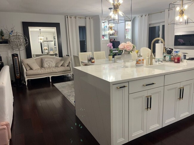 Photo - Gorgeous, fully remodeled 5 bed 3 bath centrally located in Great Falls House