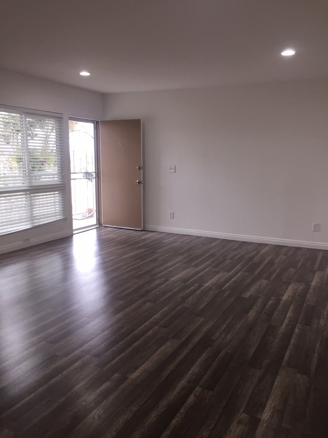 Building Photo - 4383 Temecula St