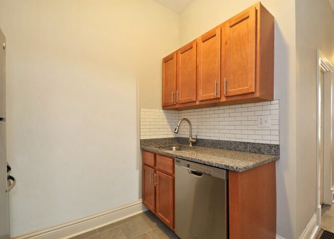 Building Photo - 933 W Altgeld St