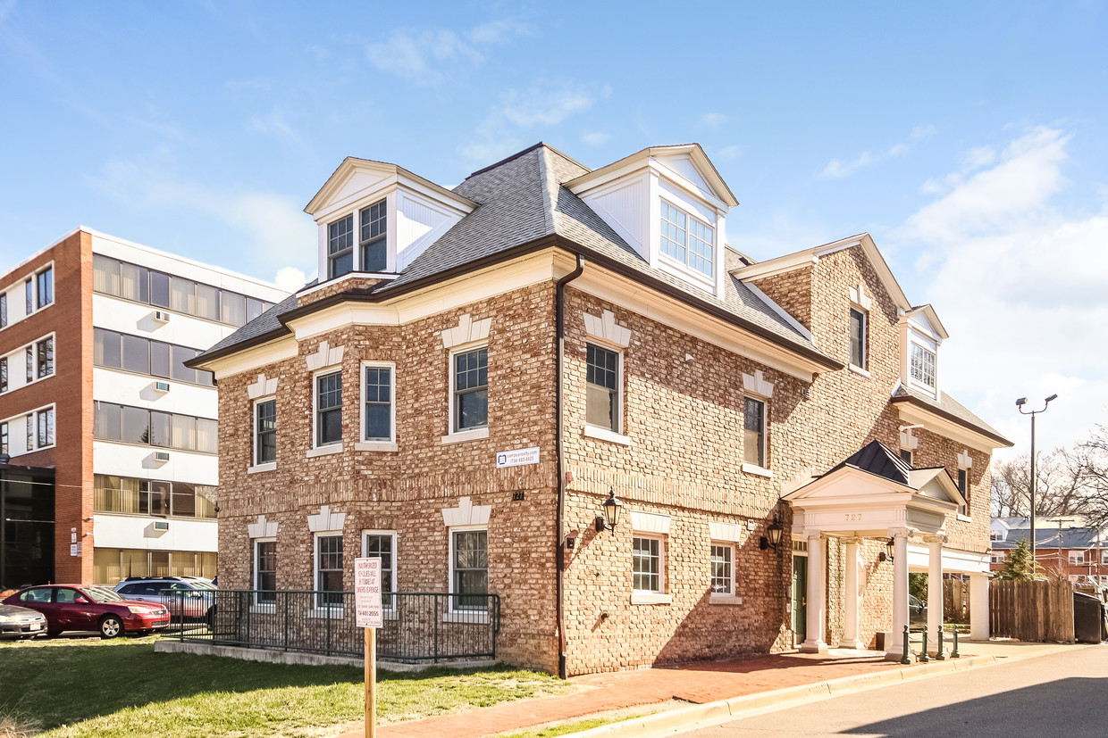 Foto principal - 727 S Forest Ave