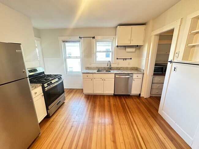 Building Photo - 48 Standish St