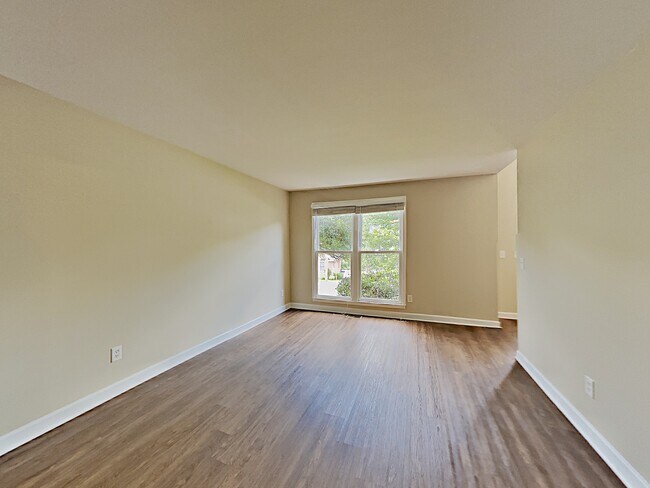 Building Photo - 5008 Sunset Way
