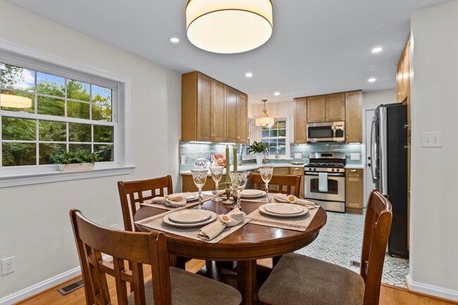 Foto del edificio - 549 Claymont Dr