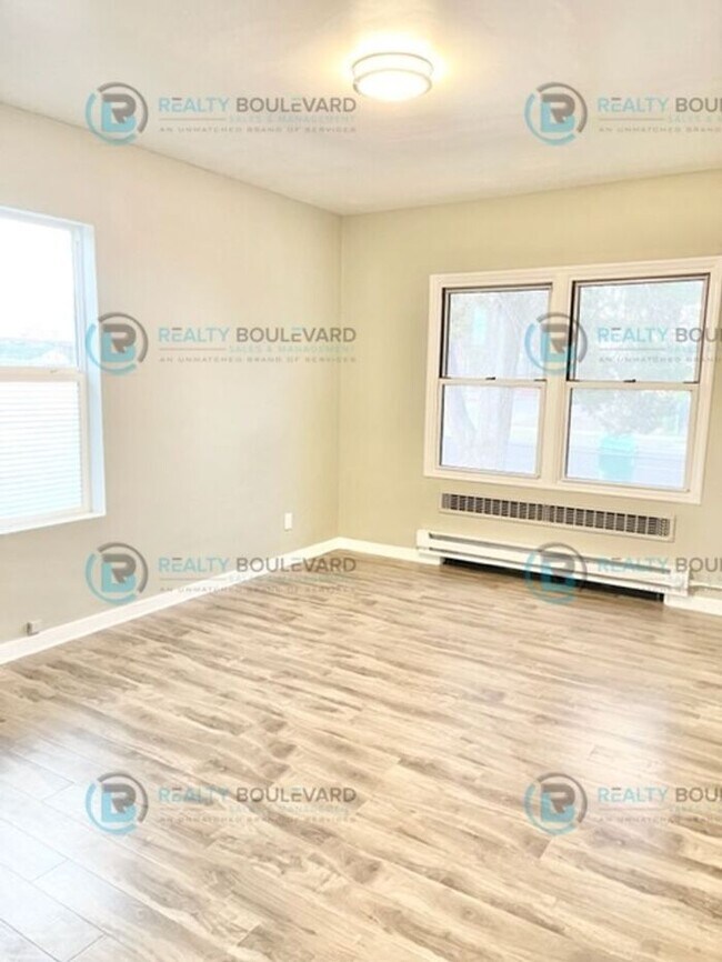 Foto del edificio - Stylish, Remodeled 3-Bedroom Home Near Mid...