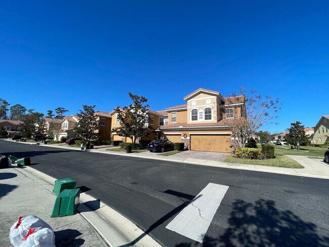 Foto del edificio - Modern 3BR/2.5BA Home in Sanford with HOA Lawn Care & Pet-Friendly Living