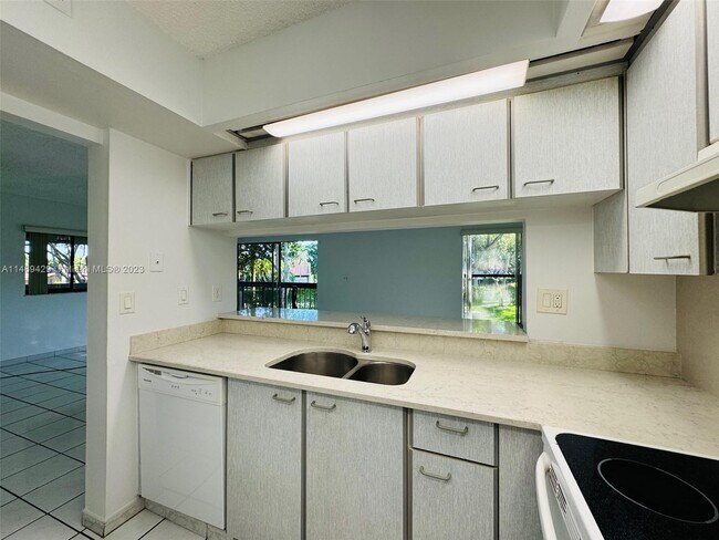 Building Photo - 13290 SW 88th Ln