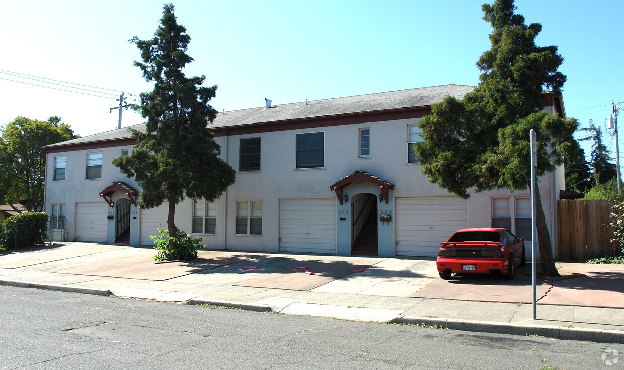 Primary Photo - 335-341 Illinois St