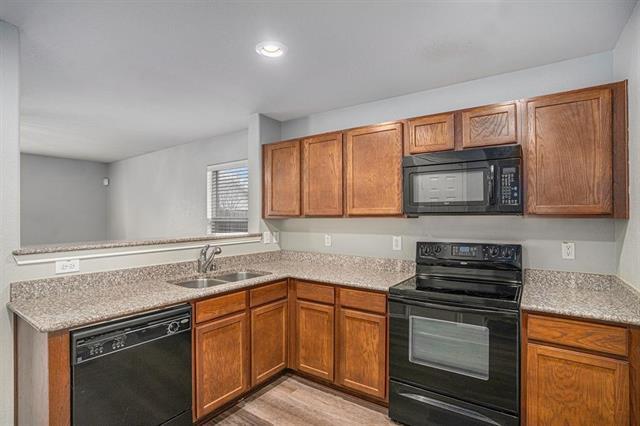 Building Photo - 320 Chalkstone Dr