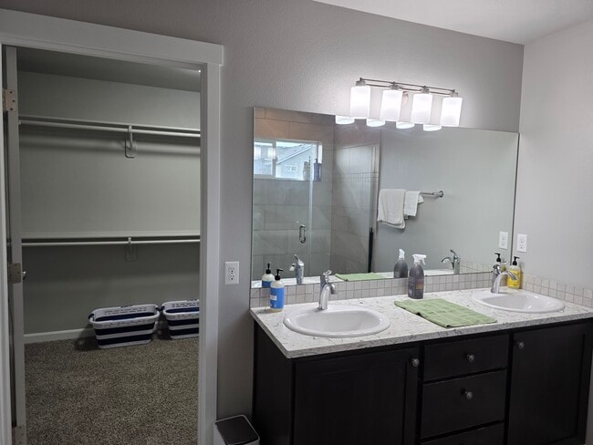 Building Photo - 10721 NE 109th St Building Photo - 10721 NE 109th St