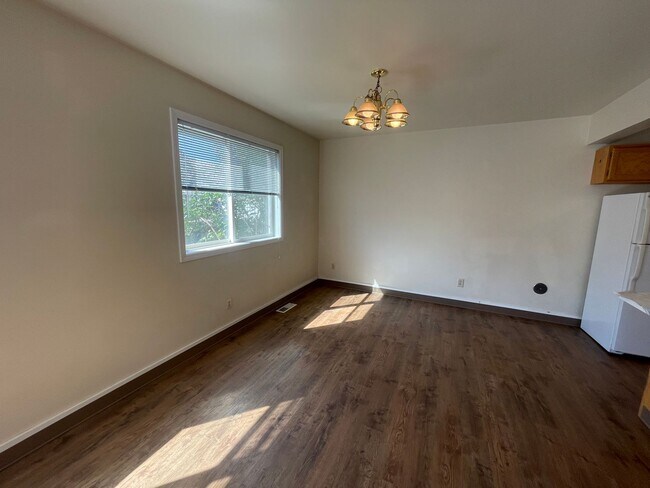 Foto del edificio - 1300 N Brooklane St