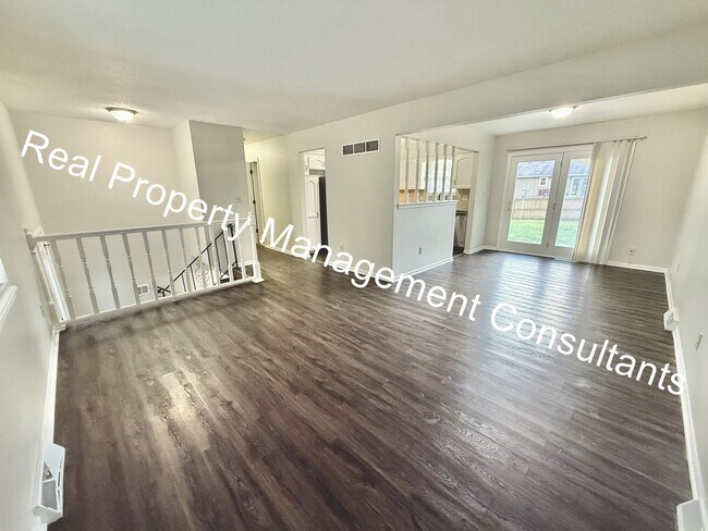 Foto del edificio - Beautifully Updated Split-Level Home in Blue Springs