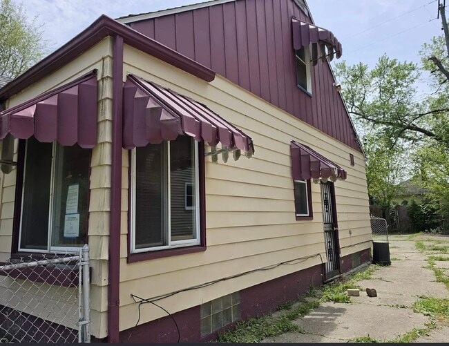 Building Photo - 318 E Philadelphia Blvd