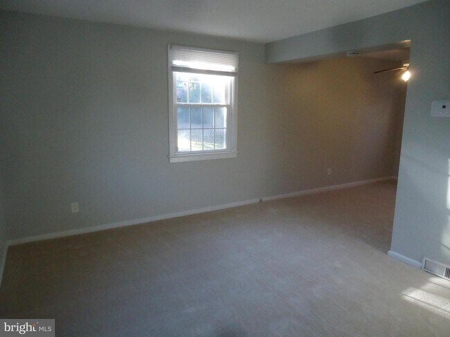 Building Photo - 2715 Iverson St