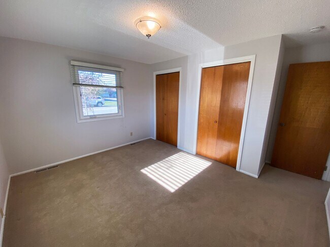 Building Photo - 3 bed 1 bath single story home