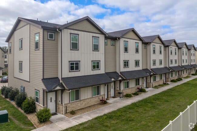 Alternate Building Photo - Starwood Farms Townhomes