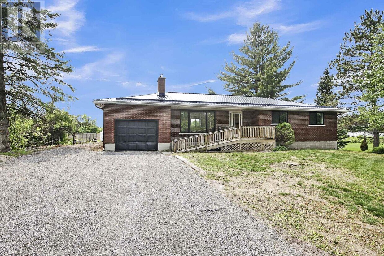 Primary Photo - 1140 S Gower Dr