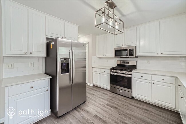 Building Photo - 5799 Village Loop