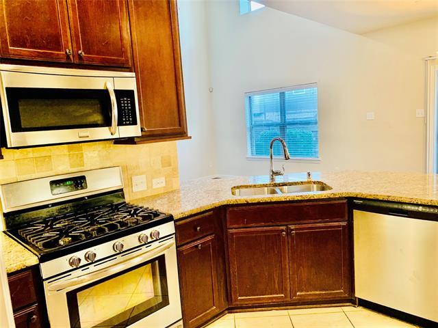 Foto del edificio - 912 Brookville Ct