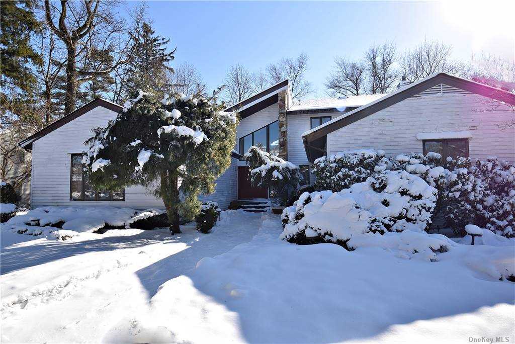 Primary Photo - 17 Bristol Dr