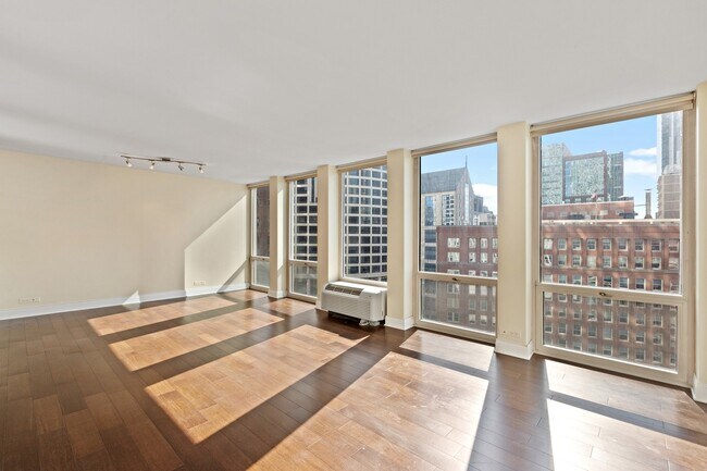 Building Photo - 111 E Chestnut St