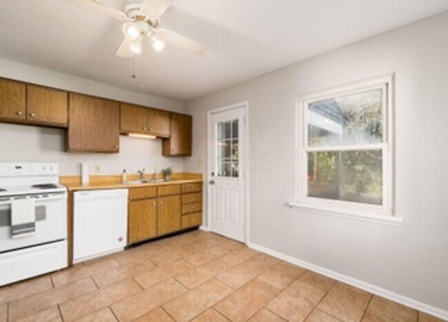 Building Photo - 5593-5595 Indianola Avenue