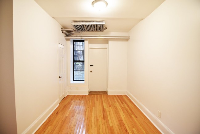 Building Photo - 562 W 174th St