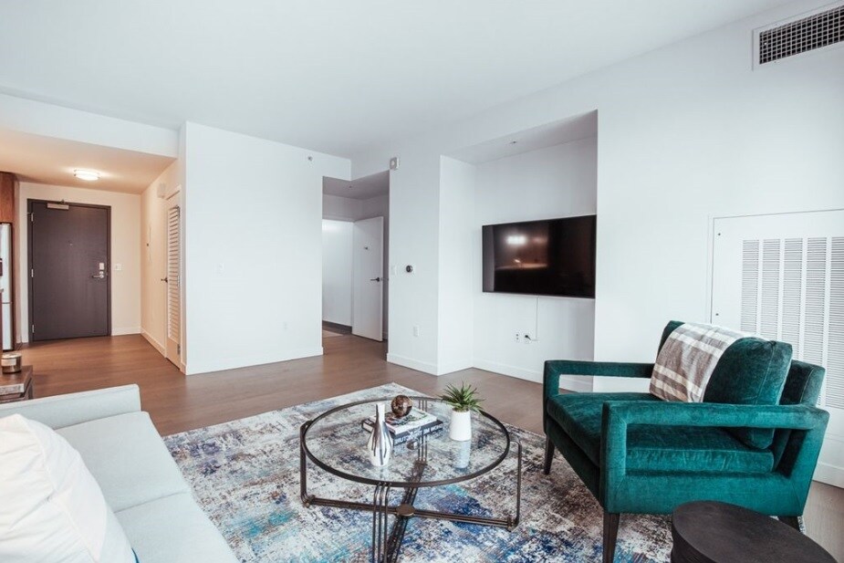 Foto principal - 221 Meridian Ave